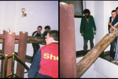 01.-Vse-a-hlavne-tramy-musime-snest-po-tocitych-schodech-dolu