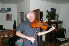 68-V-dubnu-2009-zahral-Richard-na-hotovou-violu.
