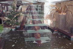 05-Skleneny-vodopad