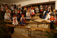 16-Frantiska-Garlikova-Betlem-z-krojovanych-panenek