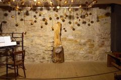 3-17.-Podium-s-Andelem-Romana-Galka-a-ozdobami-firmy-Glassr