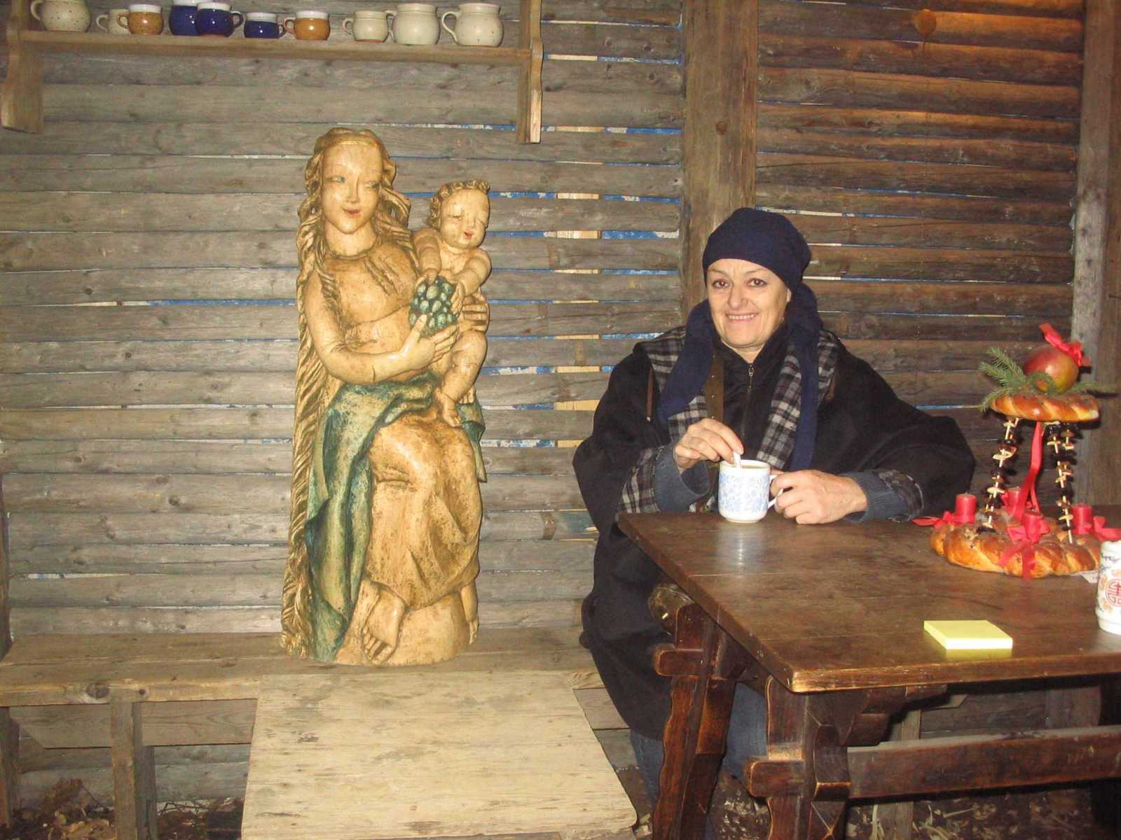 09-Dasa-Koverdynska-se-svou-madonou-do-kaplicky.